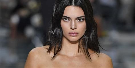 kendall jenner nudes|Kendall Jenner Frees the Nipple and Poses Topless for Her。